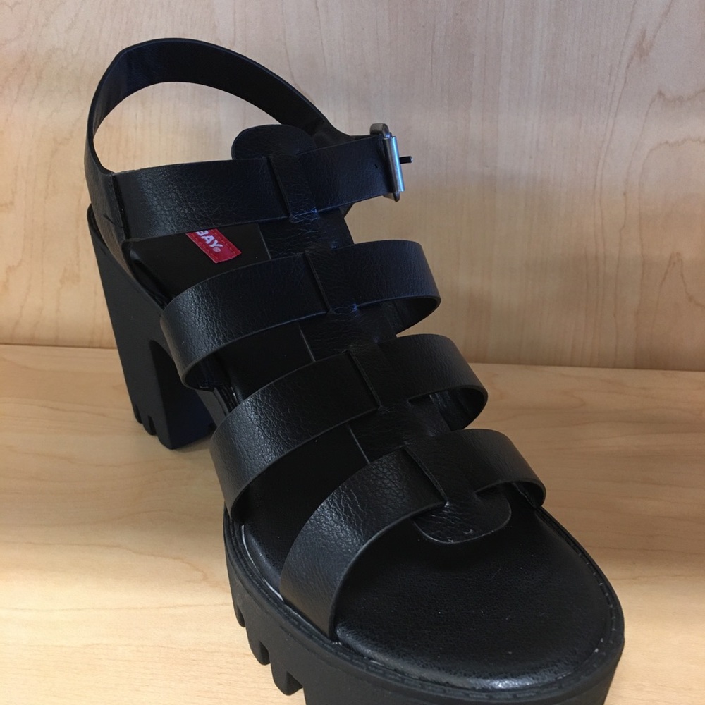 🖤Union Bay lug bottom strappy heels🖤 - Picture 3 of 6